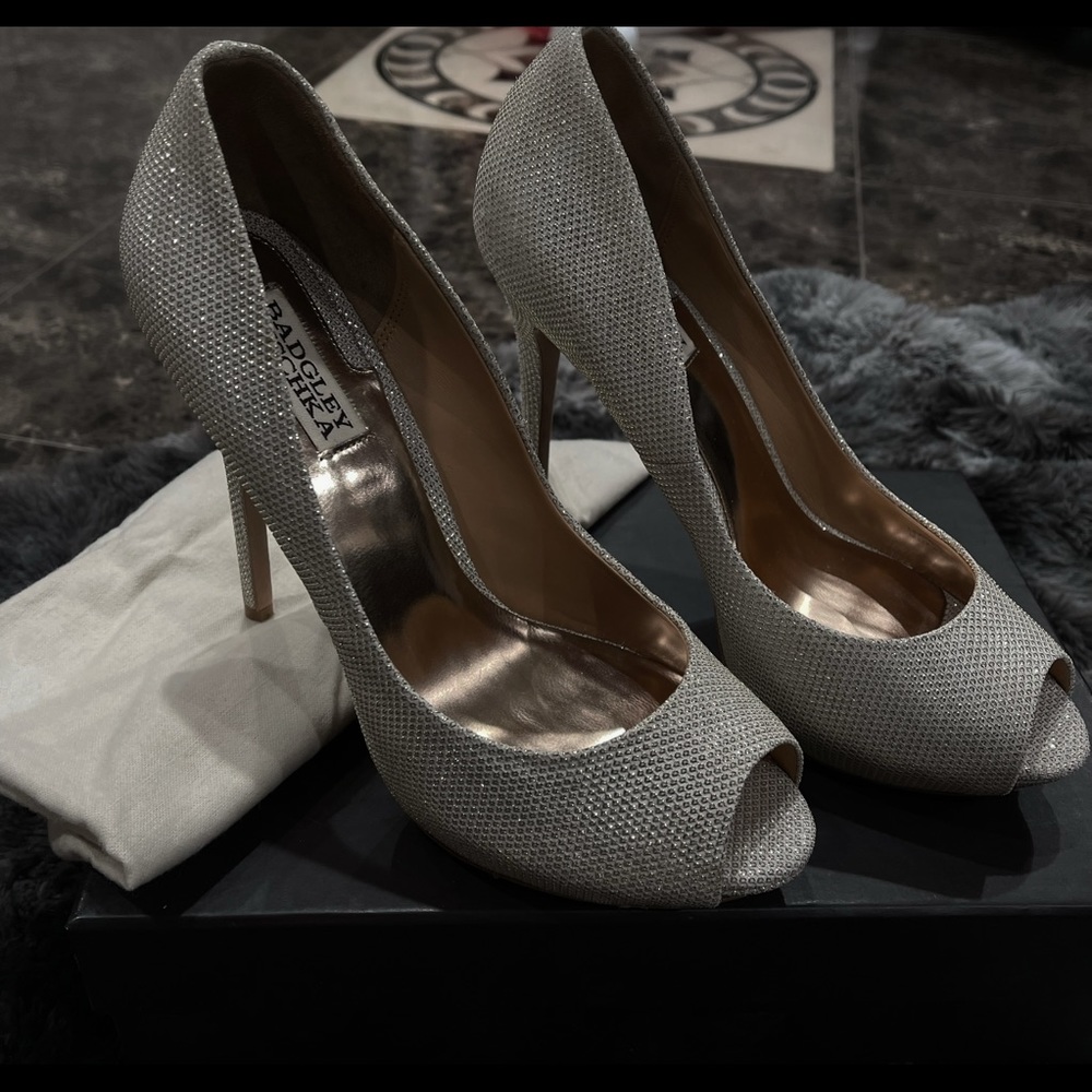 Badgley Mischka Silver Open Toe Heels